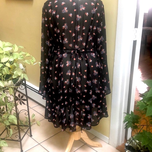 Torrid Black Floral Sheer Button Down Tunic Sz 4X - Picture 4 of 16